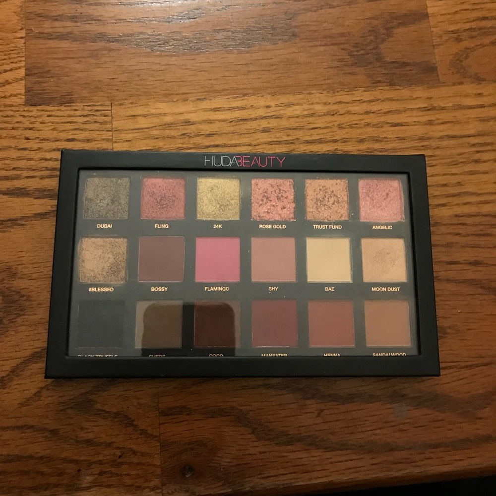 Huda beauty rose gold palette